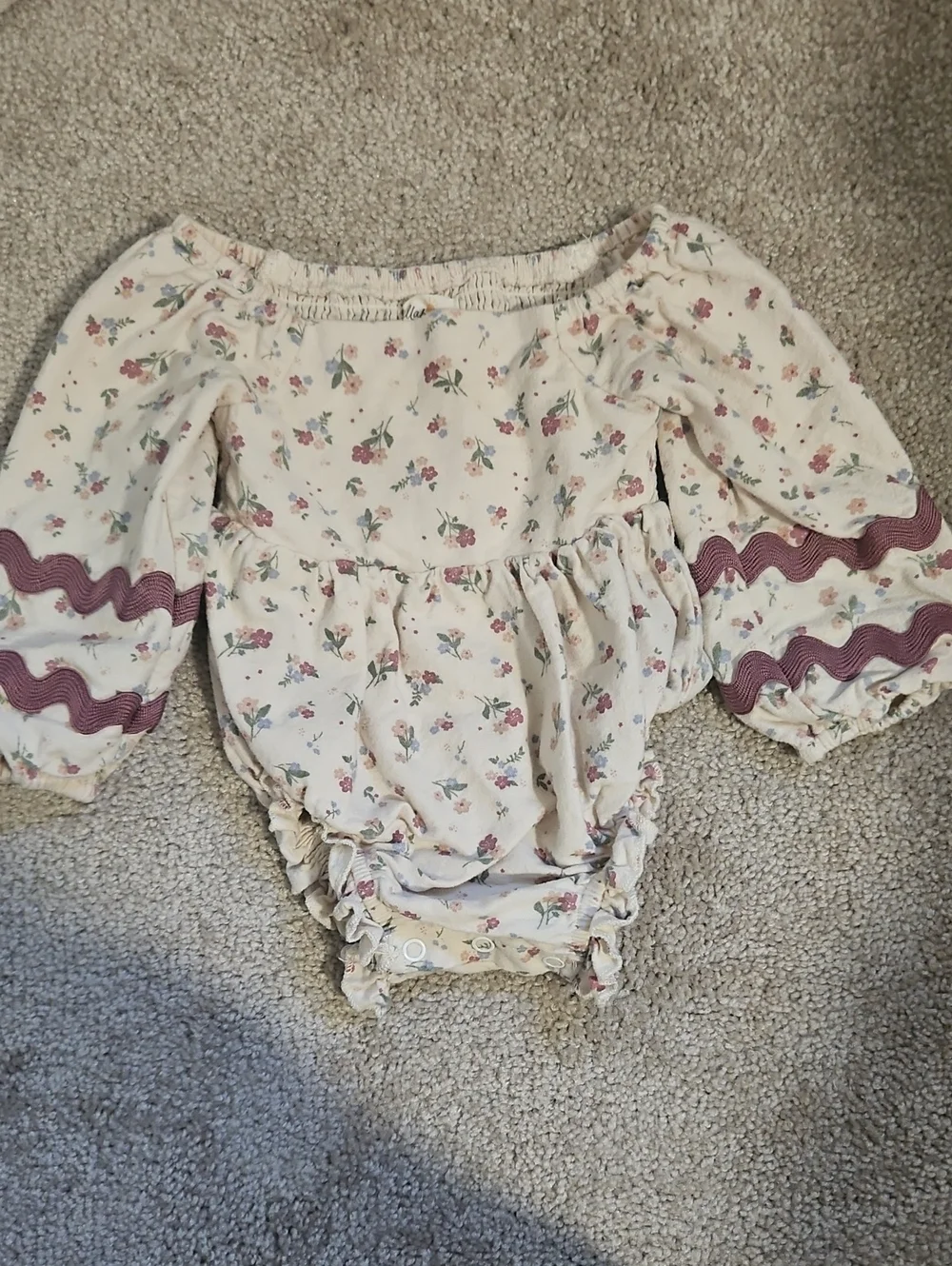 Tullabee Floral Off-Shoulder Peasant Bodysuit in Cream size 3-6 months